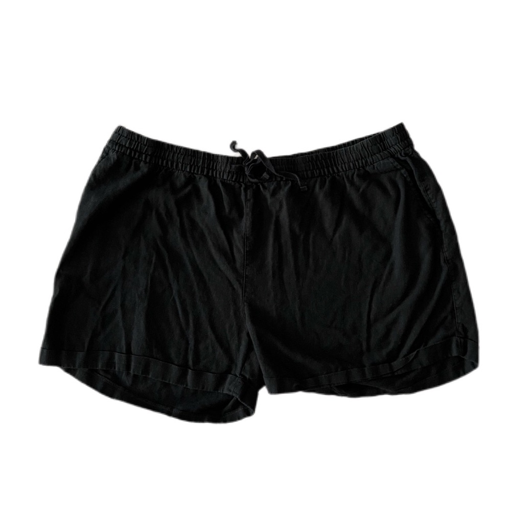 Old Navy plus size XXL shorts. Black. Elastic waist drawstring waist.